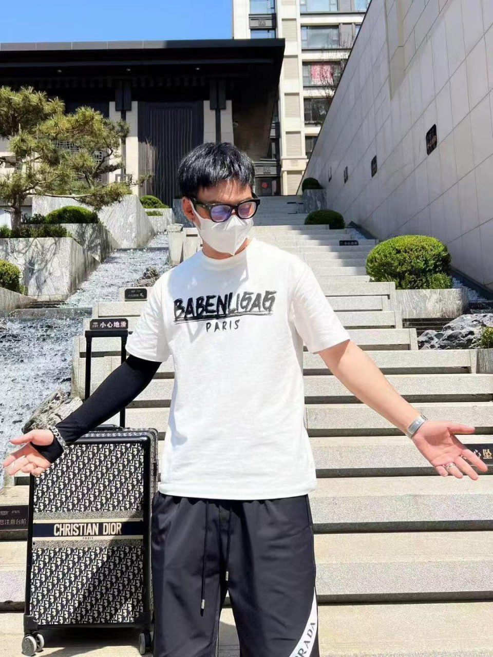Balenciaga  t-shirt