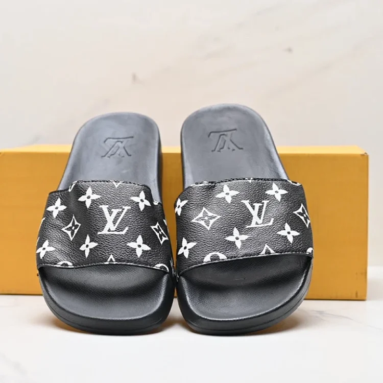 Louis Vuitton slippers