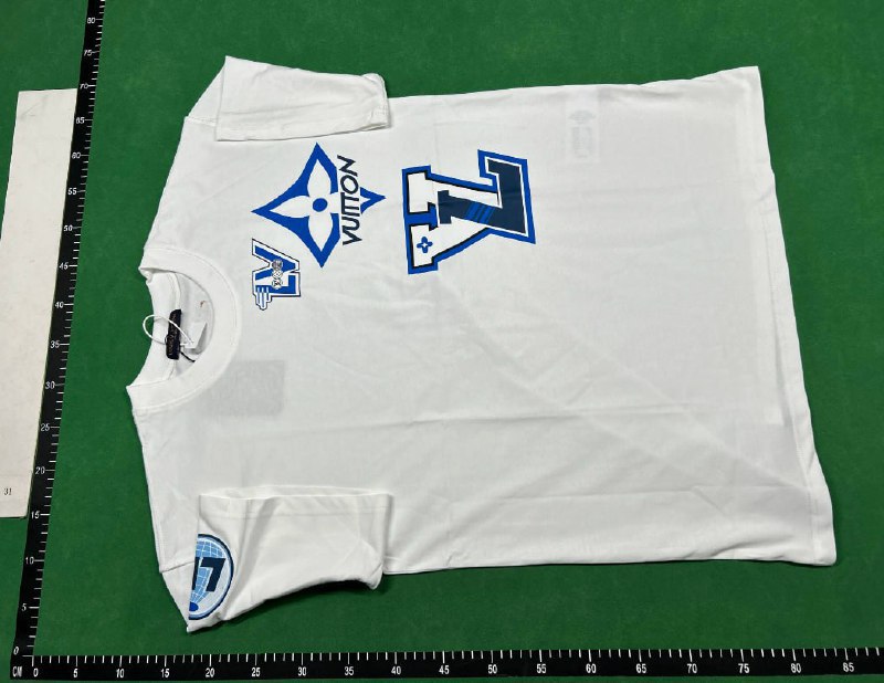  LV T-shirt（30+）