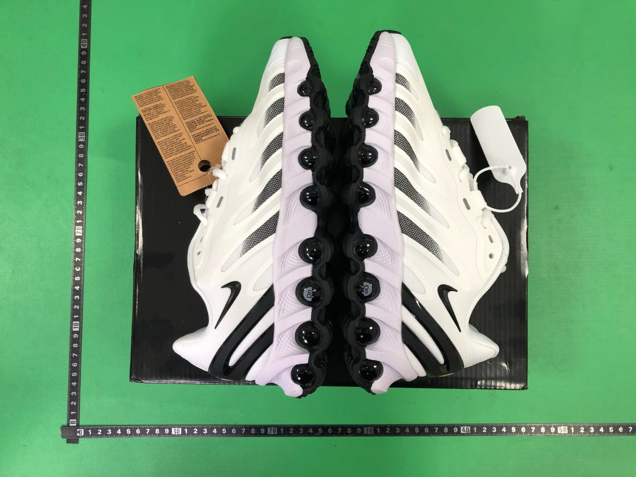 NIKE MAX DN8
