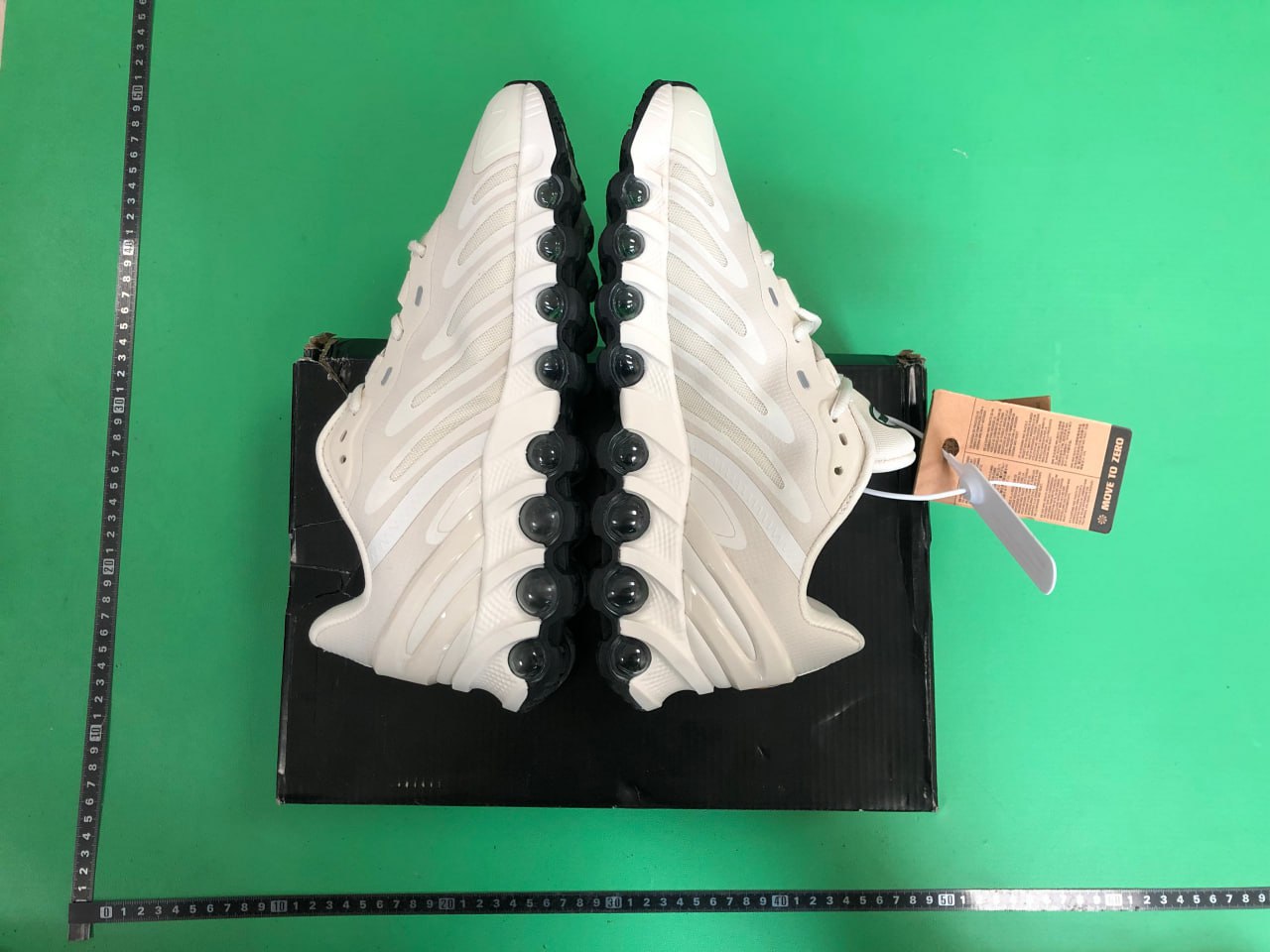 NIKE MAX DN8