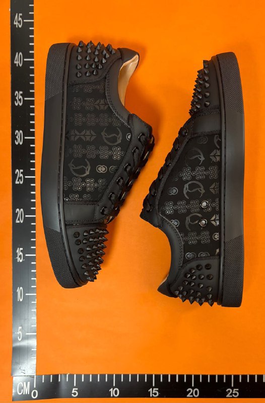 Louis Junior Spikes
