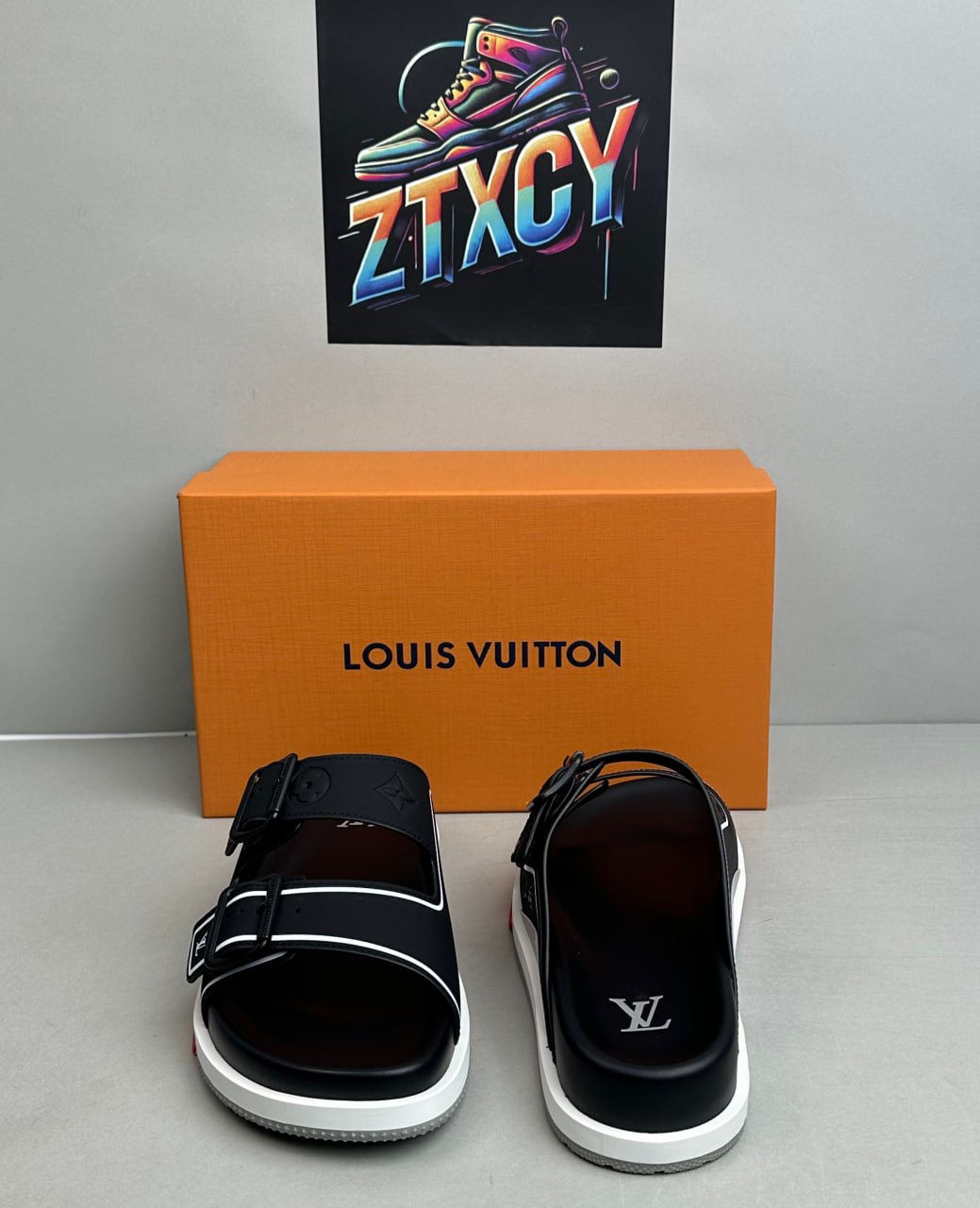 LOUIS VUITTON slippers