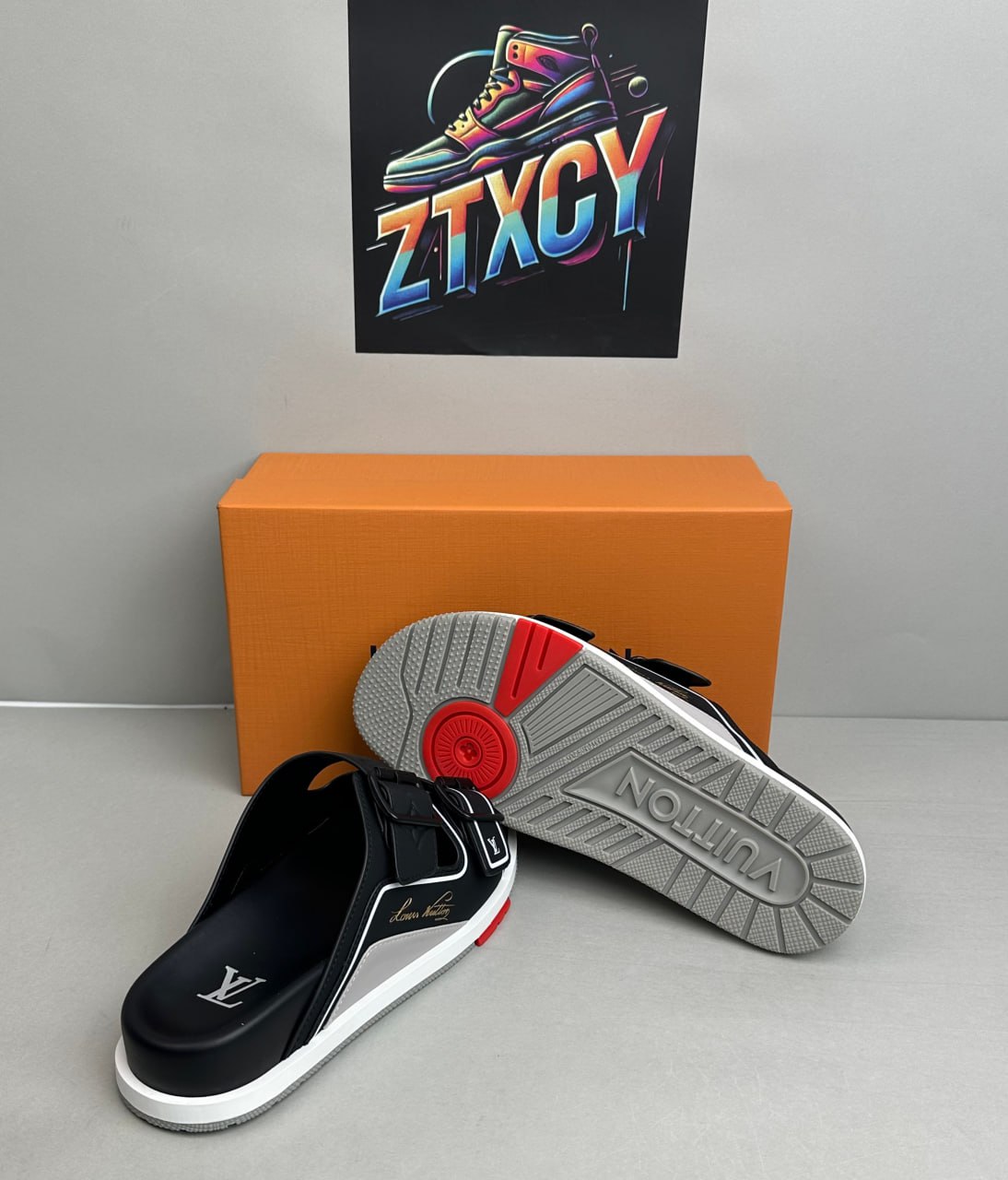 LOUIS VUITTON slippers