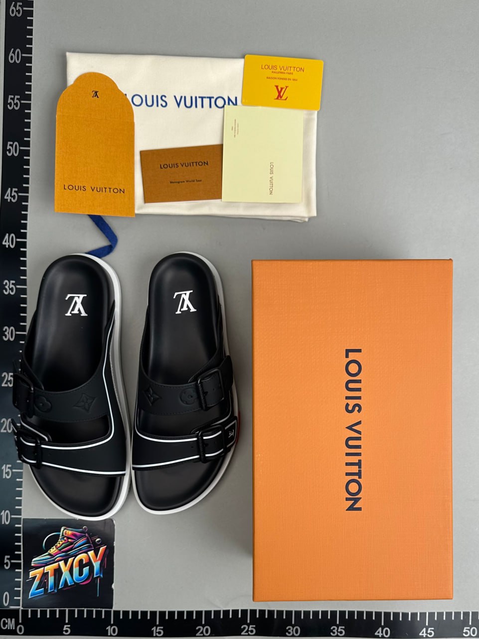 LOUIS VUITTON slippers
