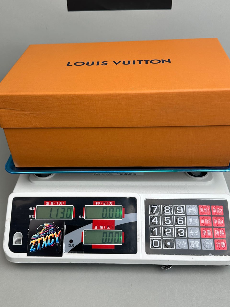 LOUIS VUITTON slippers