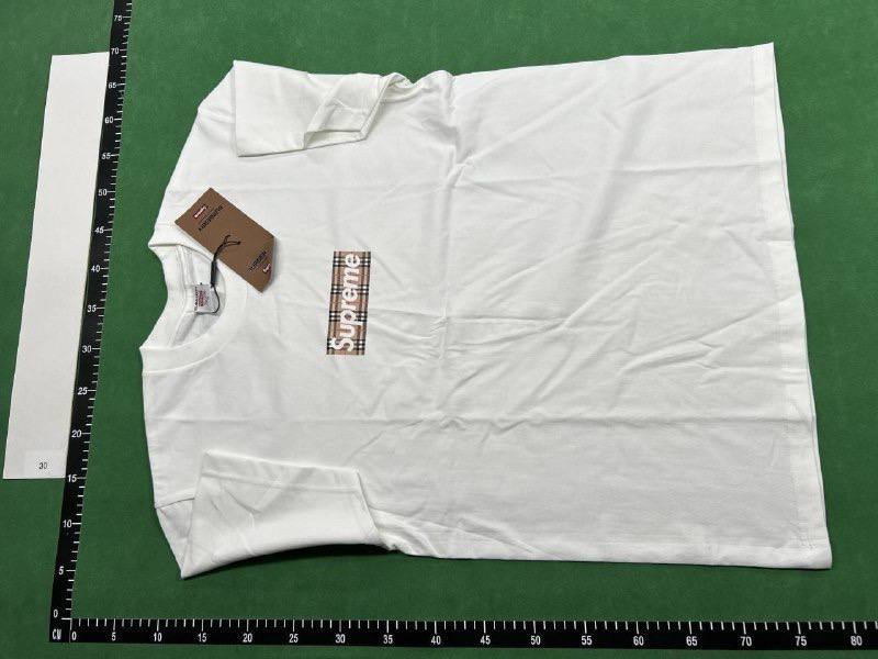 Supreme t-shirt                                                                                                           Supreme t-shirt                                                               