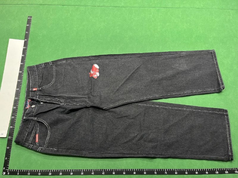  Jnco jeans    (40 CP)