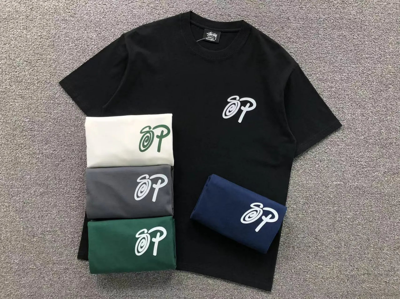 STUSSY T-SHIRT