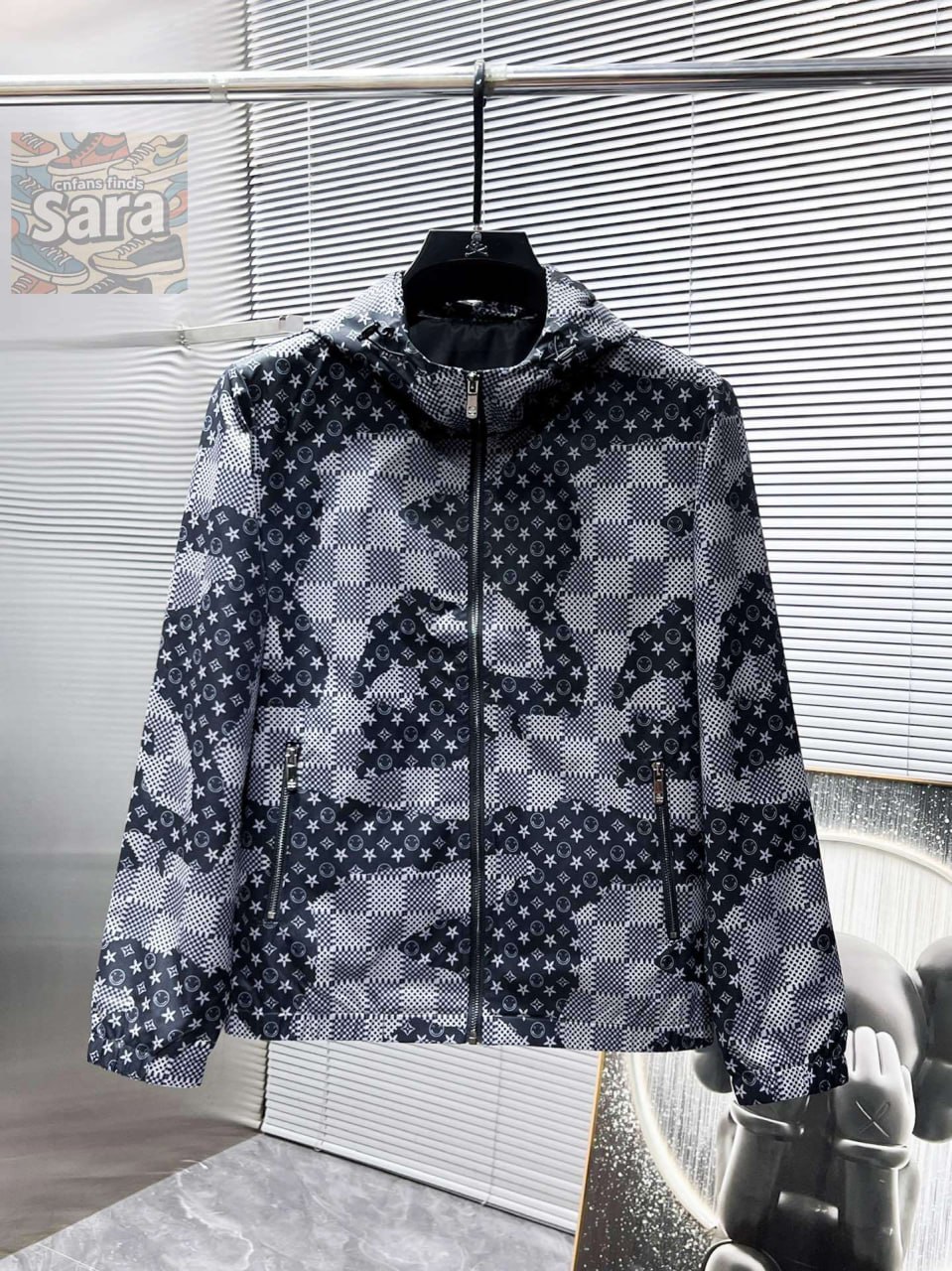 LV / Burberry  jacket coa
