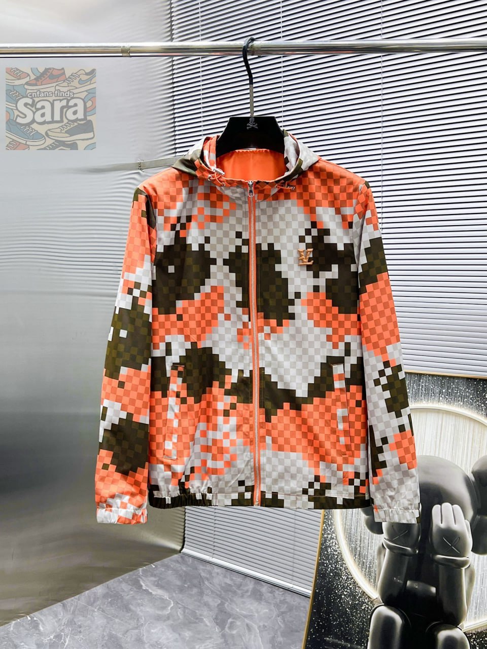 LV / Burberry  jacket coa