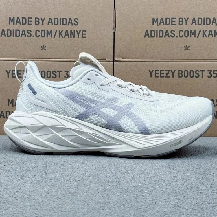 ASICS / Novablast 4