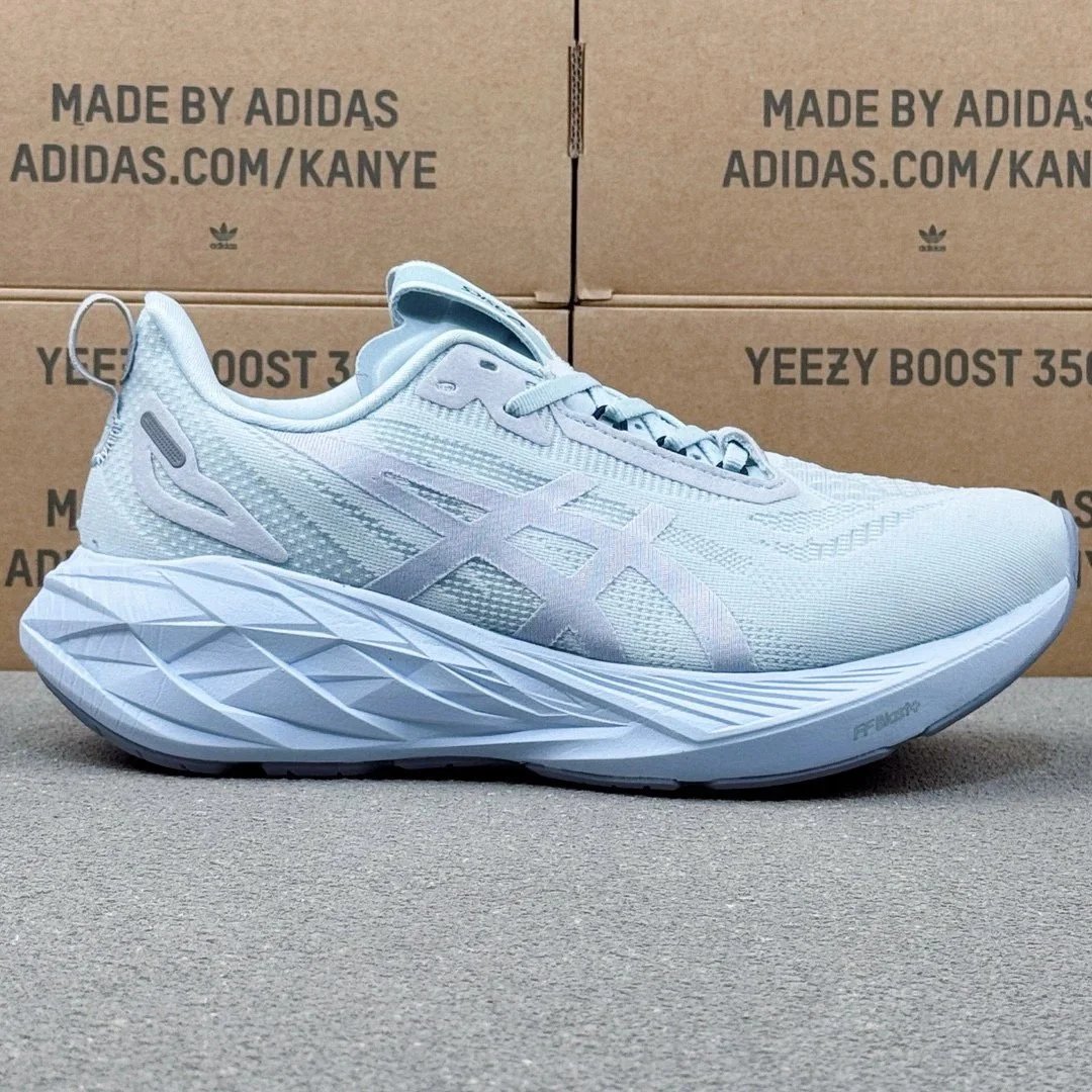 ASICS / Novablast 4