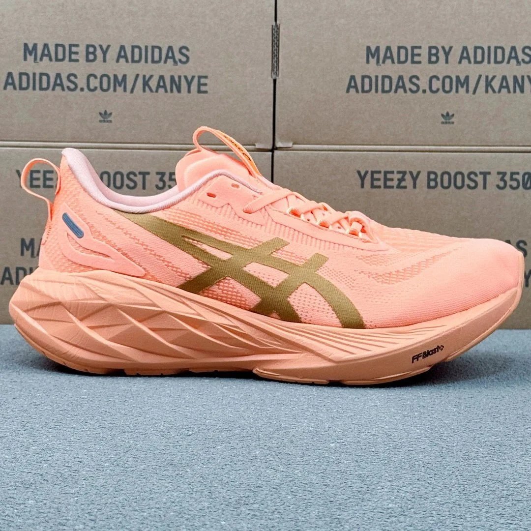 ASICS / Novablast 4