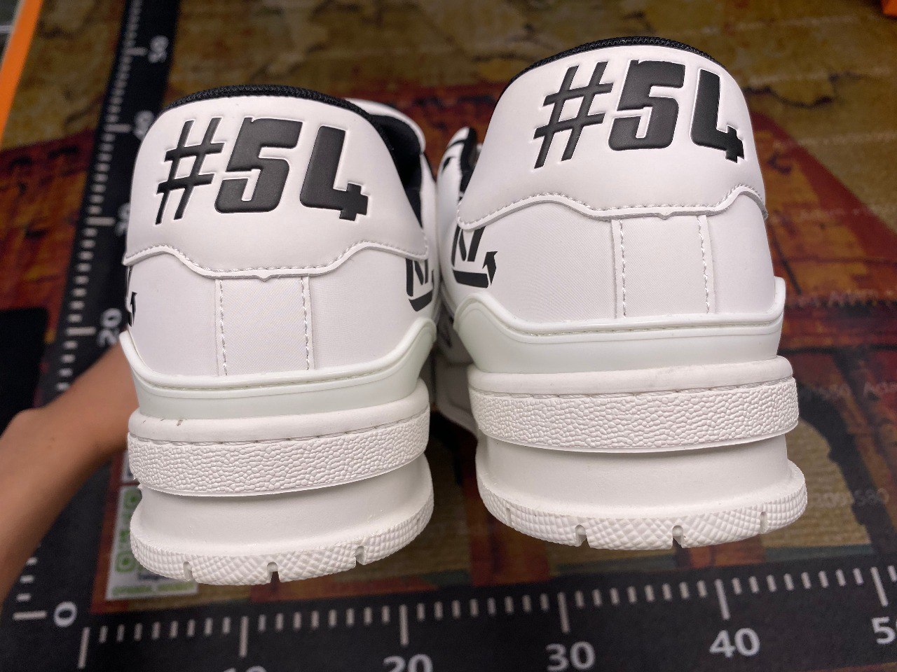 LV TRAINER SNRAKERSA