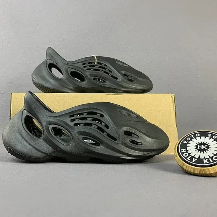 ADIDAS Yeezy Foam RN