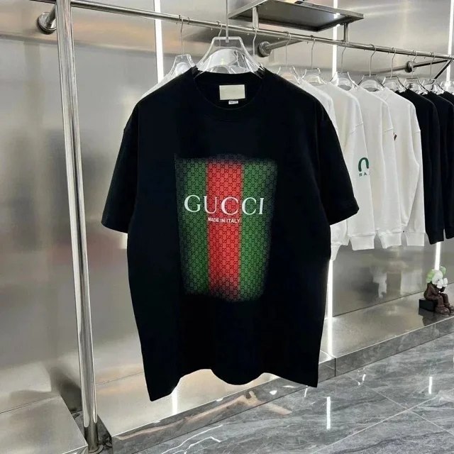 Gucci Versatile Heavyweight short-sleeved T-shirt with cartoon print and loose fit