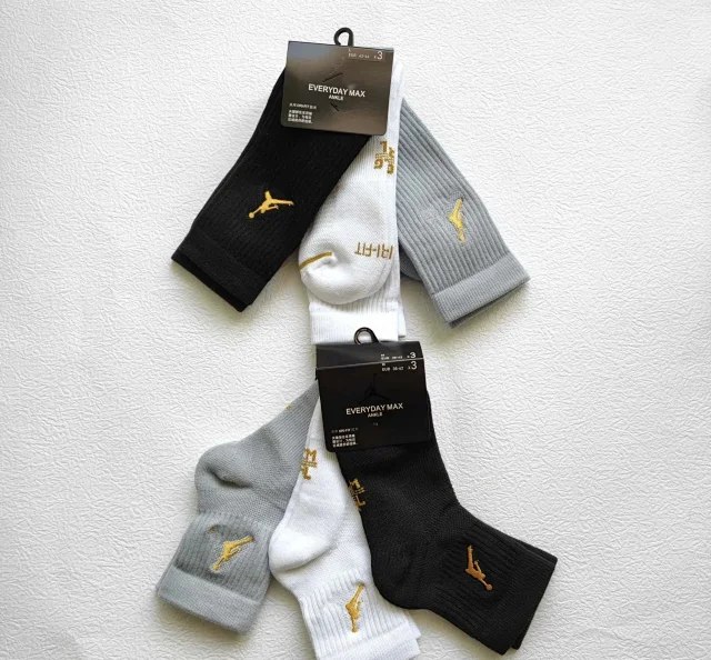 JORDAN Solid color breathable socks