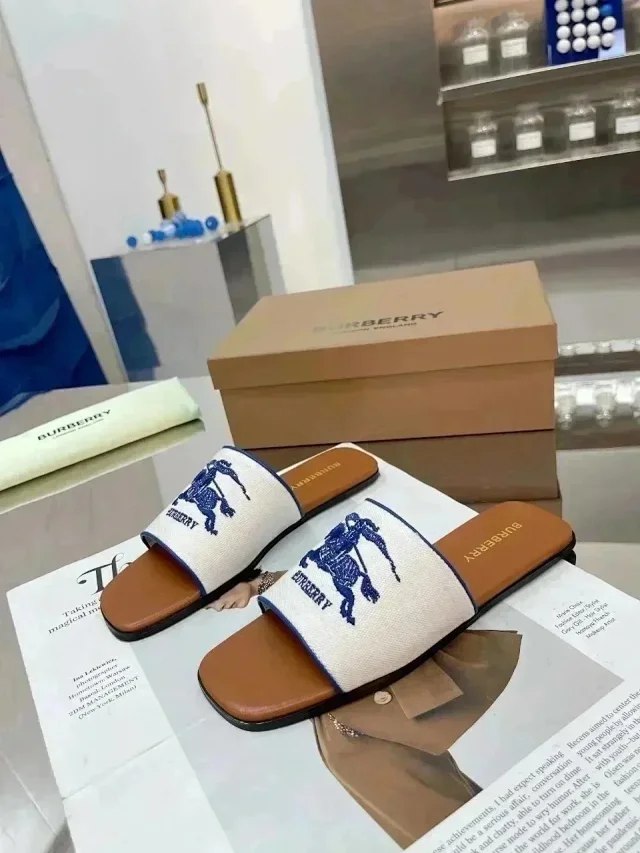 Gucci Burberry new summer fashion classic embroidered flat heel light sandals
