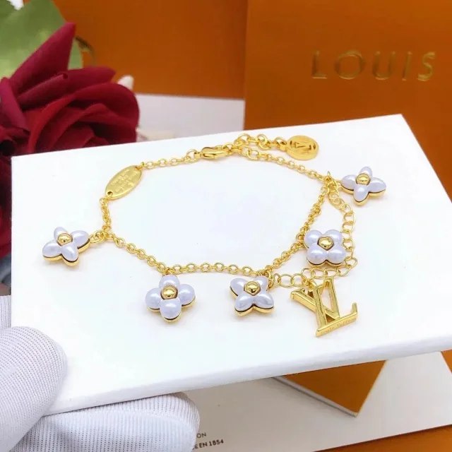 Louis Vuitton LV Light luxury high-end waterproof non-fading bracelet for women（19 styles)
