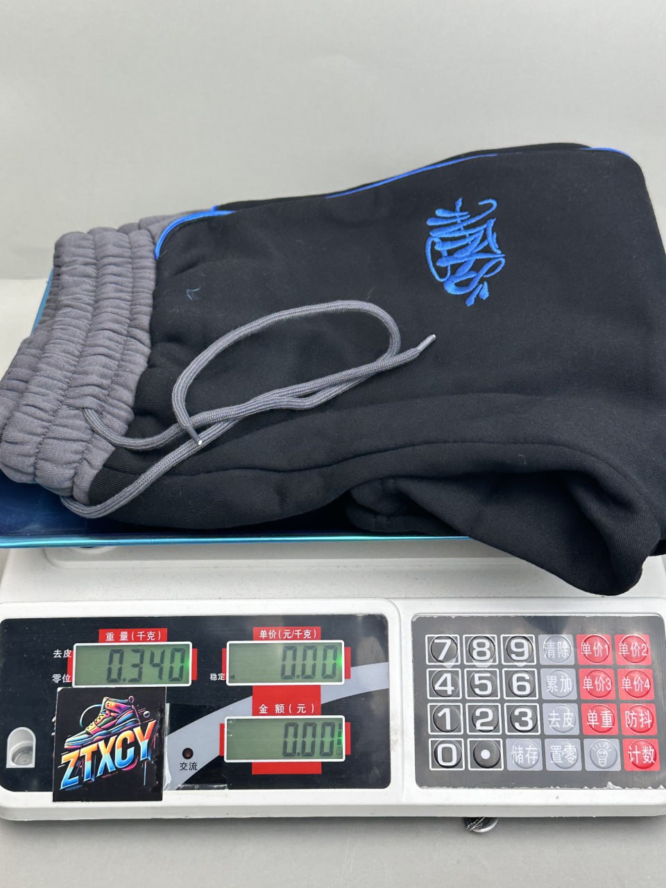 Syna World shorts