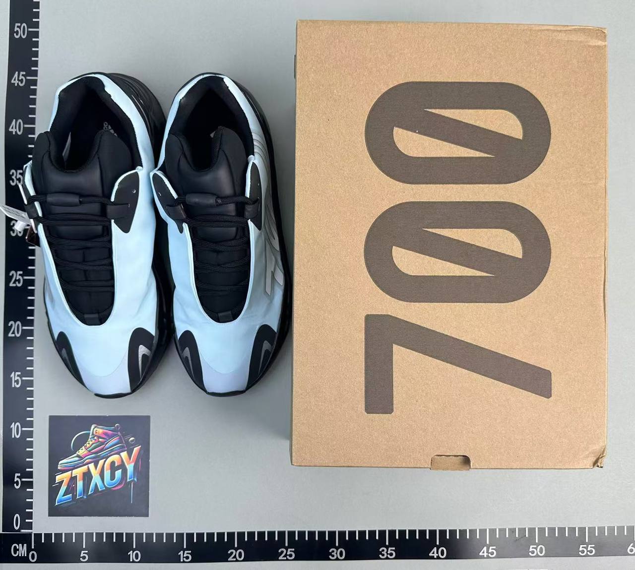 Yeezy 700 Boost（7 Styles