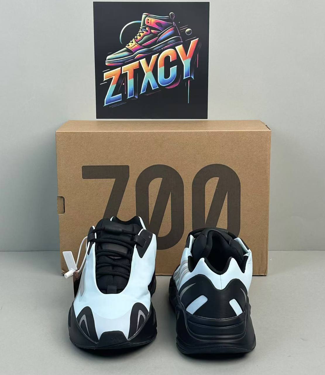 Yeezy 700 Boost（7 Styles